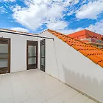 Yubal I By Interhome